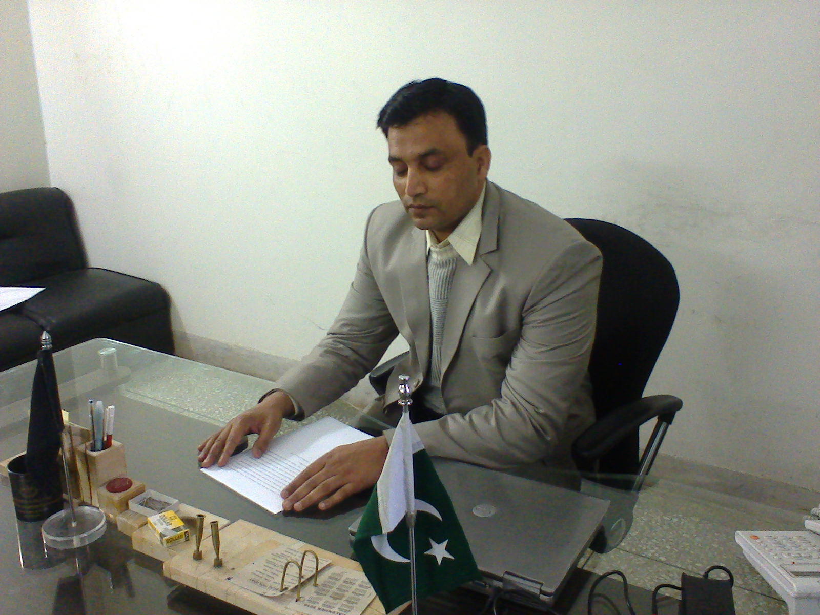 Dr Haroon Khan